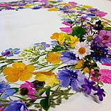 Úžitkový textil - Obrus " Kvetinový veniec " - 15404761_