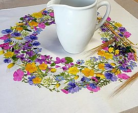 Úžitkový textil - Obrus " Kvetinový veniec " - 15404764_