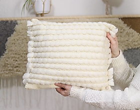 Úžitkový textil - Ručne tkaný vlnený dekoračný vankúš (Biela "oblačikova" 38x45cm) - 15402409_