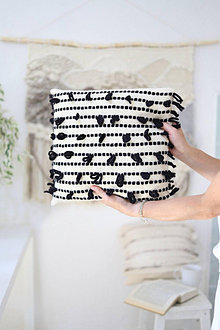 Úžitkový textil - Ručne tkaný vlnený dekoračný vankúš (Čierno-biela 40*40 cm) - 15402433_