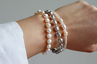 Náramky - náramok biela perla a strieborný rokajl - 15403126_