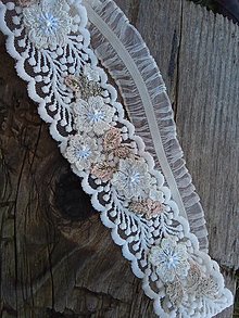 Spodná bielizeň - svadobný podväzok  béžový - béžové čipkové kvety - 15405534_