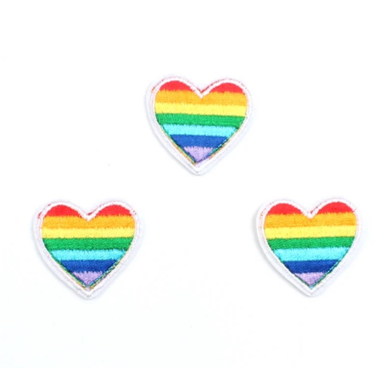 NZ106 Textilná nažehľovačka dúhové srdiečko 3,8 x 3,6 cm