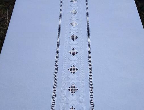 Úžitkový textil - Ručne vyšívaný obrus výrez V12 obdĺžnik 175x135cm - 15405866_