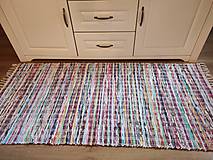 Úžitkový textil - Ručne tkaný koberec, pestrofarebný Folk - 15409435_
