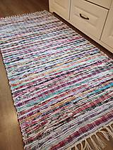 Úžitkový textil - Ručne tkaný koberec, pestrofarebný Folk - 15409438_
