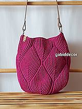 Háčkovaná bavlnená kabelka s 3D vzorom (Viva Magenta)