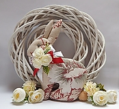 Zajačik - bohato zdobený, béžovo bordový s béžovými kvetmi (24 x 25 cm)