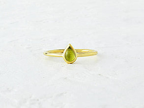 Prstene - 585/1000 zlatý prsteň s prírodným olivínom - 15418822_
