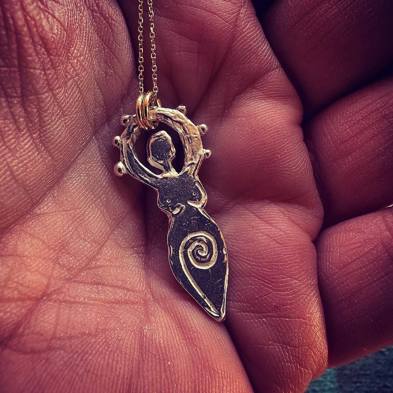 Strieborný prívesok BOHYŇA s retiazkou