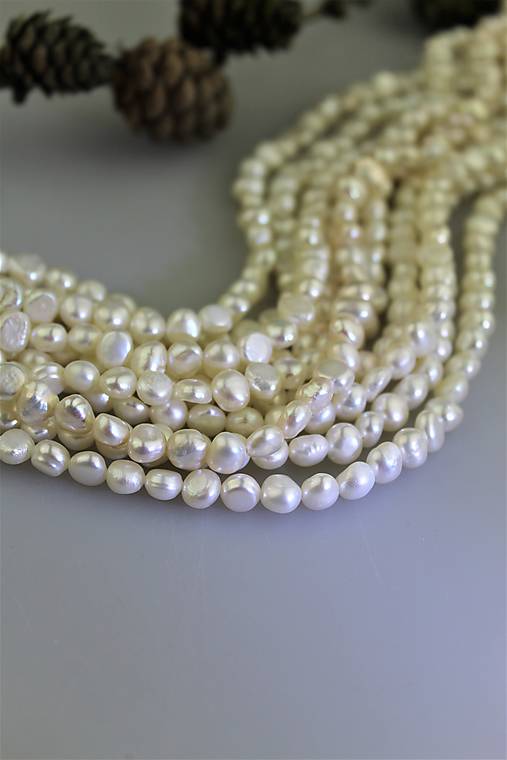 Minerály - perla prírodné 6-7mm - celá šnúra - 15424635_