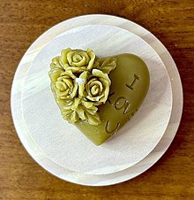 Darčeky pre svadobčanov - Svadobná sviečka z včelieho vosku - srdiečko I love you - prírodná žltá - 15422573_