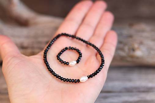 Prstienok spinel s perlou