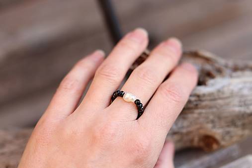 Prstienok spinel s perlou