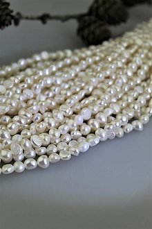Minerály - perla prírodné 5-6mm - celá šnúra - 15430081_