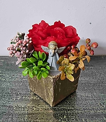 Dekorácie - Dušičky-drobná ikebana s červenou ružou a anjelikom - 15429896_