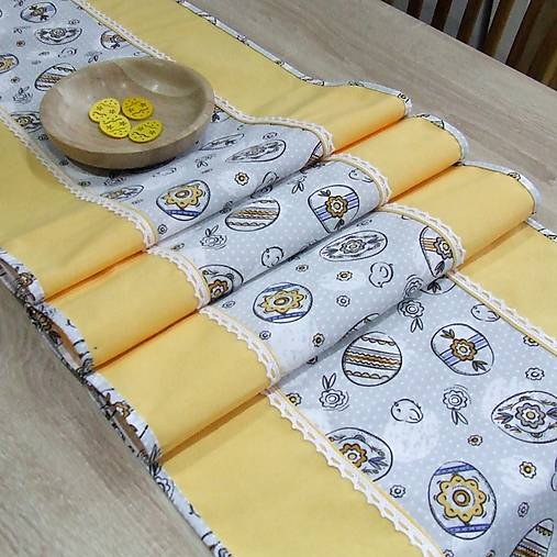 Úžitkový textil - PAVLA - kraslice na sivej  - behúň - 15428400_
