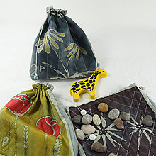 Úžitkový textil - Hodvábne vrecko - vosková batika- rastliny - 15436896_