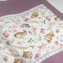 Úžitkový textil - Veľkonočný fialový obrus so zajacom s krajkou 100/43 cm - 15436258_