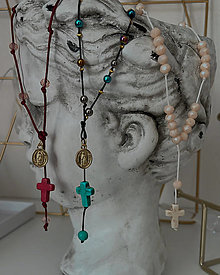 Náhrdelníky - Šnúrkové náhrdelníky z howlitu - 15434378_