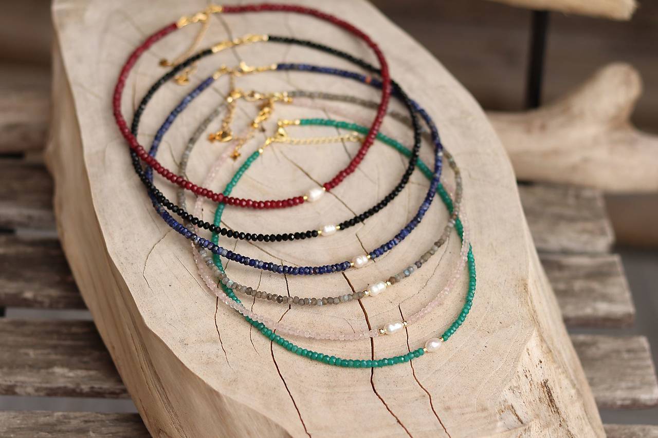 Náhrdelník - choker z minerálov