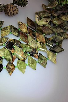 Minerály - zelený granát korálky 15x30mm - 15440849_
