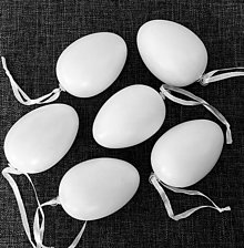 Polotovary - Plastové vajíčka 6cm 6ks - Biele - s očkom a stužkou - 15439388_