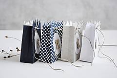 Dekorácie - Mini papierová taštička pre kúpačov - zajačiky (Modrá) - 15445125_