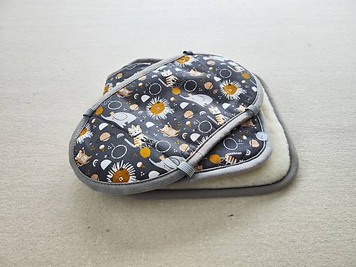 Detský textil - VLNIENKA Podložka do autosedačky Besafe izi Turn i-size 100% Merino Top Super wash Natural Zvieratká Antracit  - 15449226_