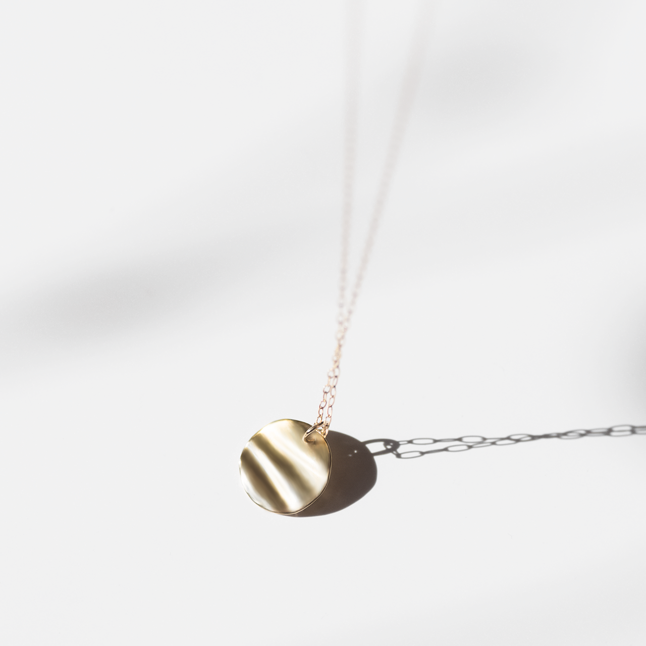 náhrdelník STUHA medailón zlato