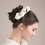 Ozdoby do vlasov - Svadobný fascinátor minimalistický, fascinátor v ivory, ozdoba do vlasov pre nevestu, pre družičky, pre svadobných hostí - 15452708_