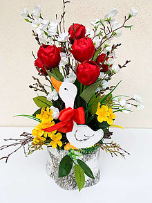 Dekorácie - Jarná kvetinová dekorácia s húskou - 15452820_