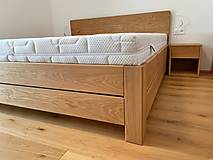 Nábytok - Dubová masívna posteľ s vyvýšeným úložným priestorom - 15450970_