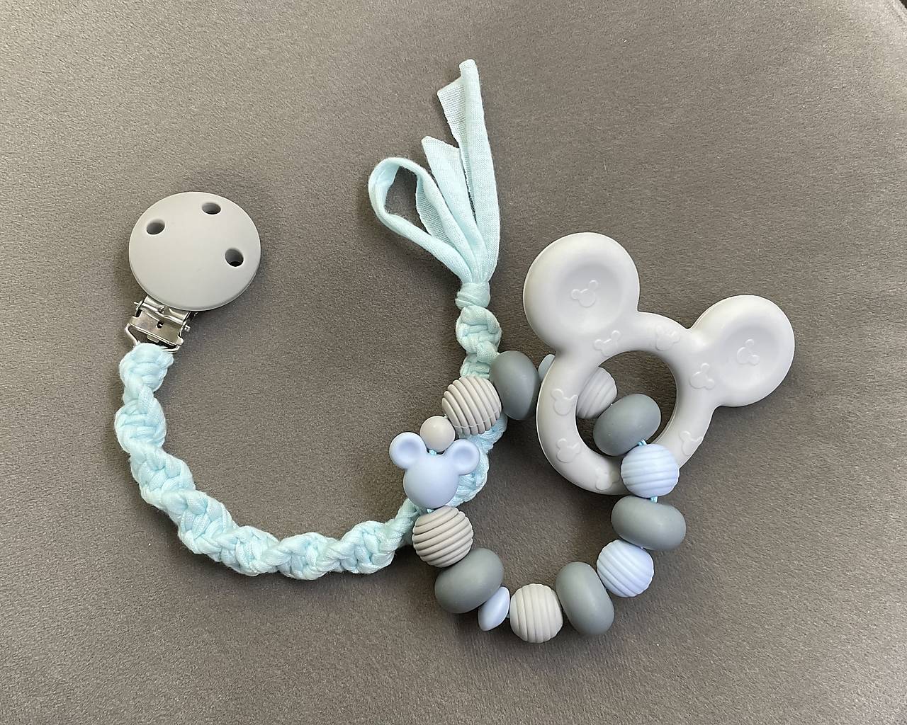 Set pre bábätko “Myška” - pletená retiazka na cumlík/dudlík alebo hryzadlo + hryzadlo/hrkálka