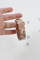 Náramky - Ručne maľovaný dámsky kožený náramok "Jar" - 15460698_