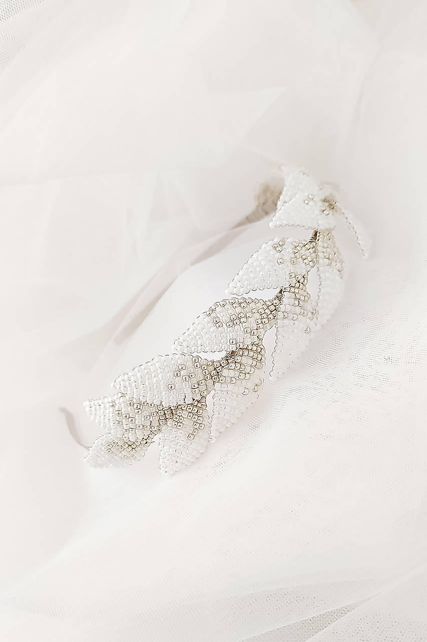 Svadobná čelenka Olívia (Bielo-strieborná)