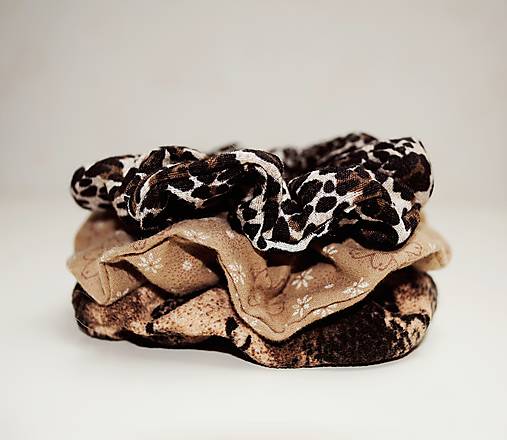 Ozdoby do vlasov - Upcyklované scrunchies 'brownies' - 15463957_
