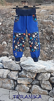 Detské oblečenie - Softshellové nohavice j/p "ve vesmíru" vel.98 - 15468717_