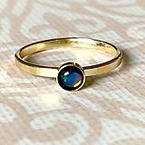 Prstene - Simple Black Opal AG925 Gold Plated Ring / Jemný strieborný pozlátený prsteň s čiernym opálom A0024 - 15467289_