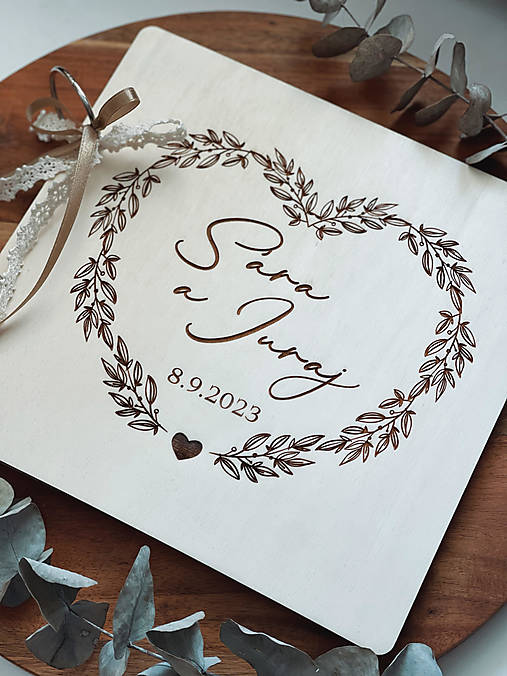 Papiernictvo - Svadobná kniha hostí personalizovaná, drevený fotoalbum - srdce - 15467434_