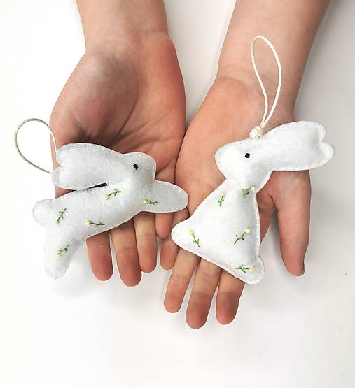 Dekorácie - Veľkonočné zajačiky (kvetinkou) - 15468202_