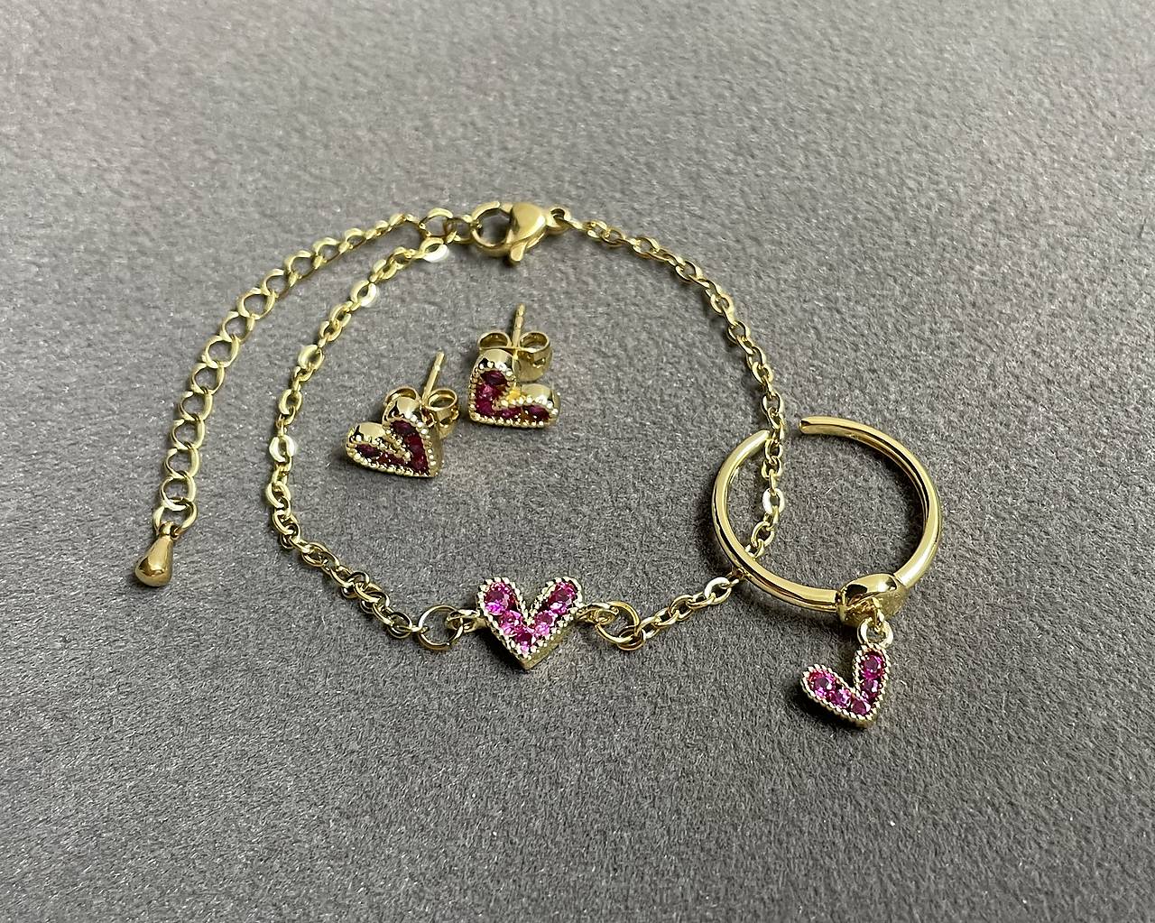 Srdiečkový setík - elegantný náramok z chirurgickej ocele so srdiečkom so zirkónmi + prstienok + napichovacie naušničky
