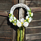 Dekorácie - Biely venček s ružami - 15475570_