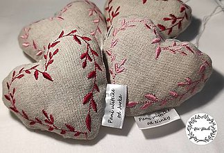 Úžitkový textil - Vyšívané srdiečko s "vaším štítkom" (Prírodné s ružovou výšivkou) - 15478549_