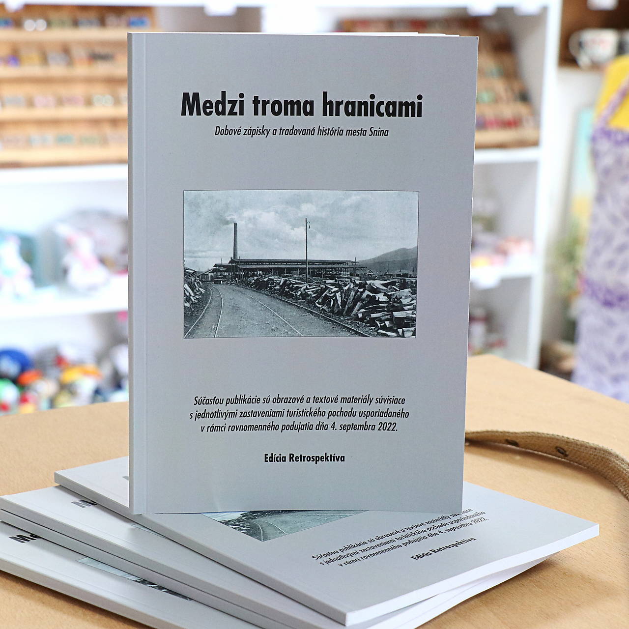 Medzi troma hranicami - Dobové zápisky a tradovaná história mesta Snina (Retrospektíva, Ján Bocan)