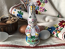 Dekorácie - Mama zajačica v ukrajinskom kroji - 15485675_
