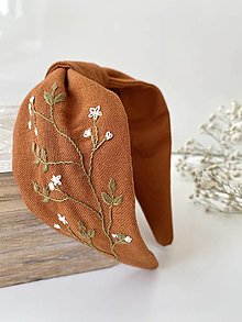 Čiapky, čelenky, klobúky - Kvetinová čelenka s ručnou výšivkou - 15483047_