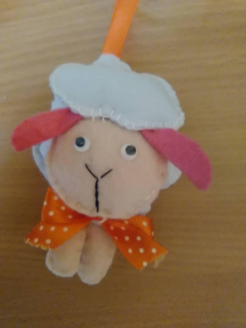 Dekorácie - Biela  veľkonočná ovečka na zavesenie (Oranžová) - 15485816_