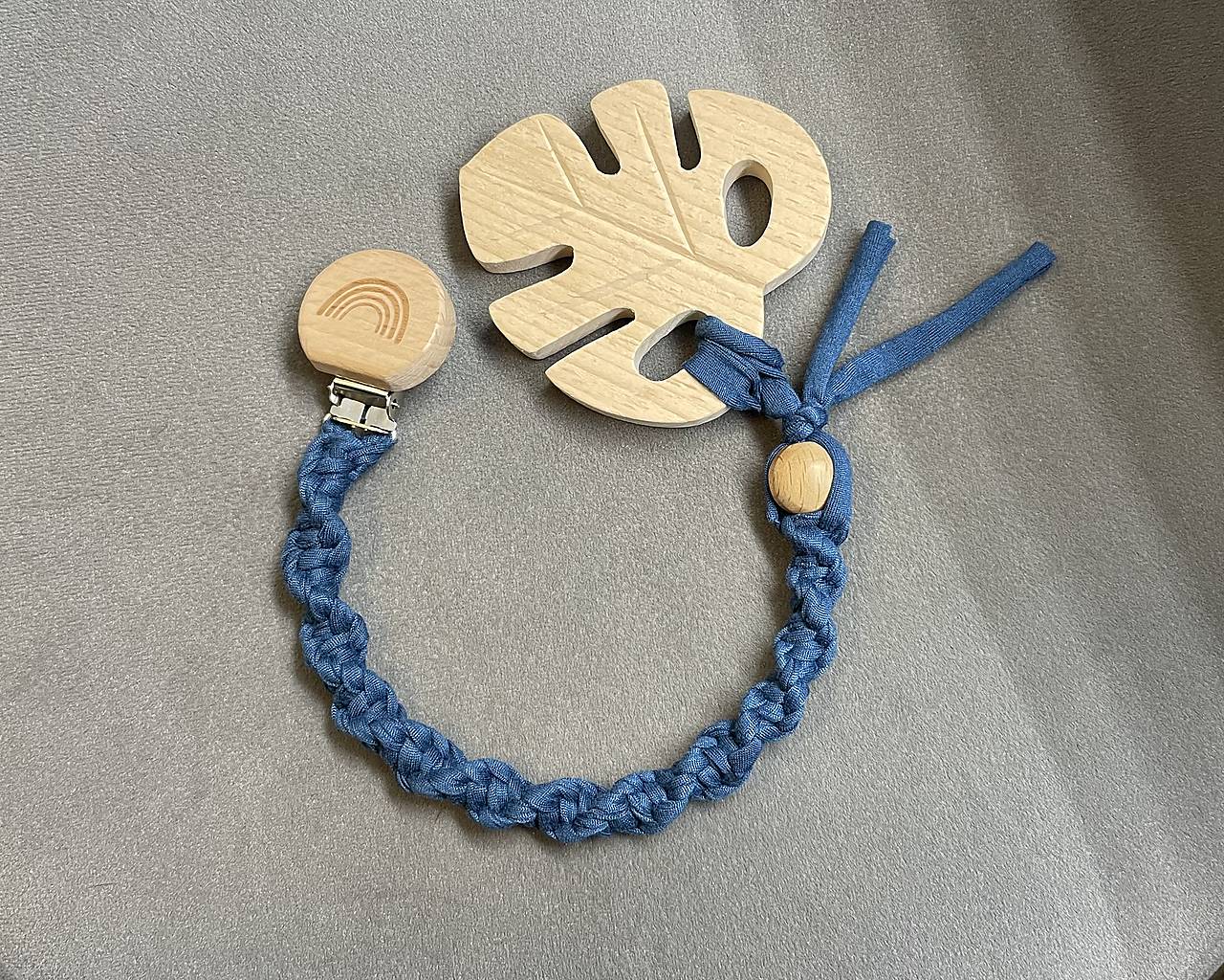 Set pre bábätko - pletená retiazka na cumlík/dudlík alebo hryzadlo "dúha" + hryzadlo monstera