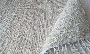 Úžitkový textil - Huňatý,hrubší  tkaný koberec - 15488928_